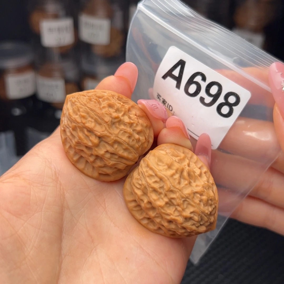 文玩核桃吊坠金牛35