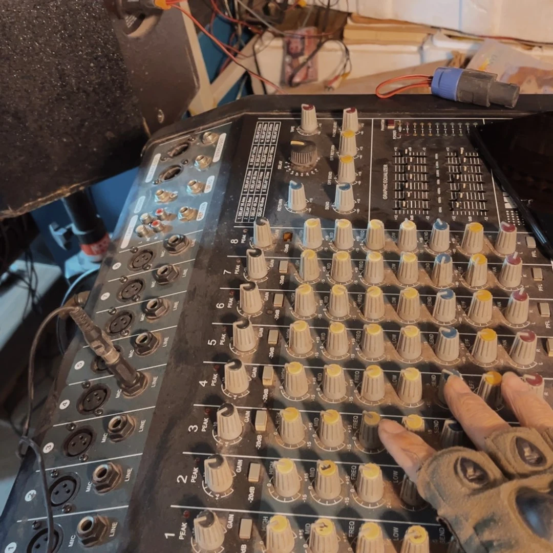 8新一个好的调音台，带功放380瓦，包邮