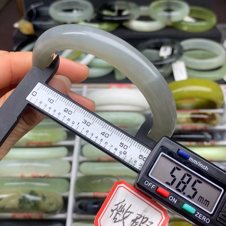 蛇纹石玉未镶嵌手镯772