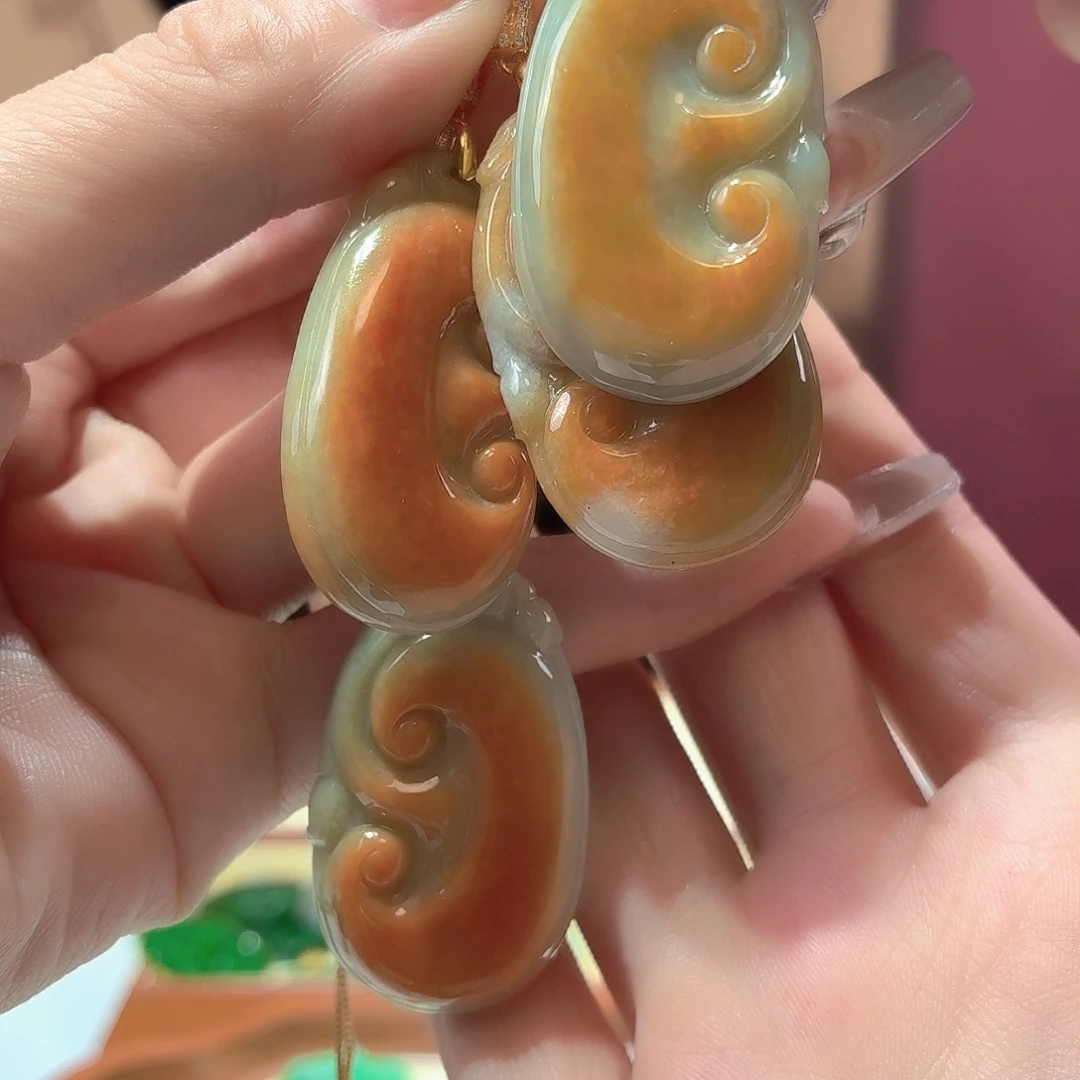 翡翠未镶嵌颈饰多样发其一
