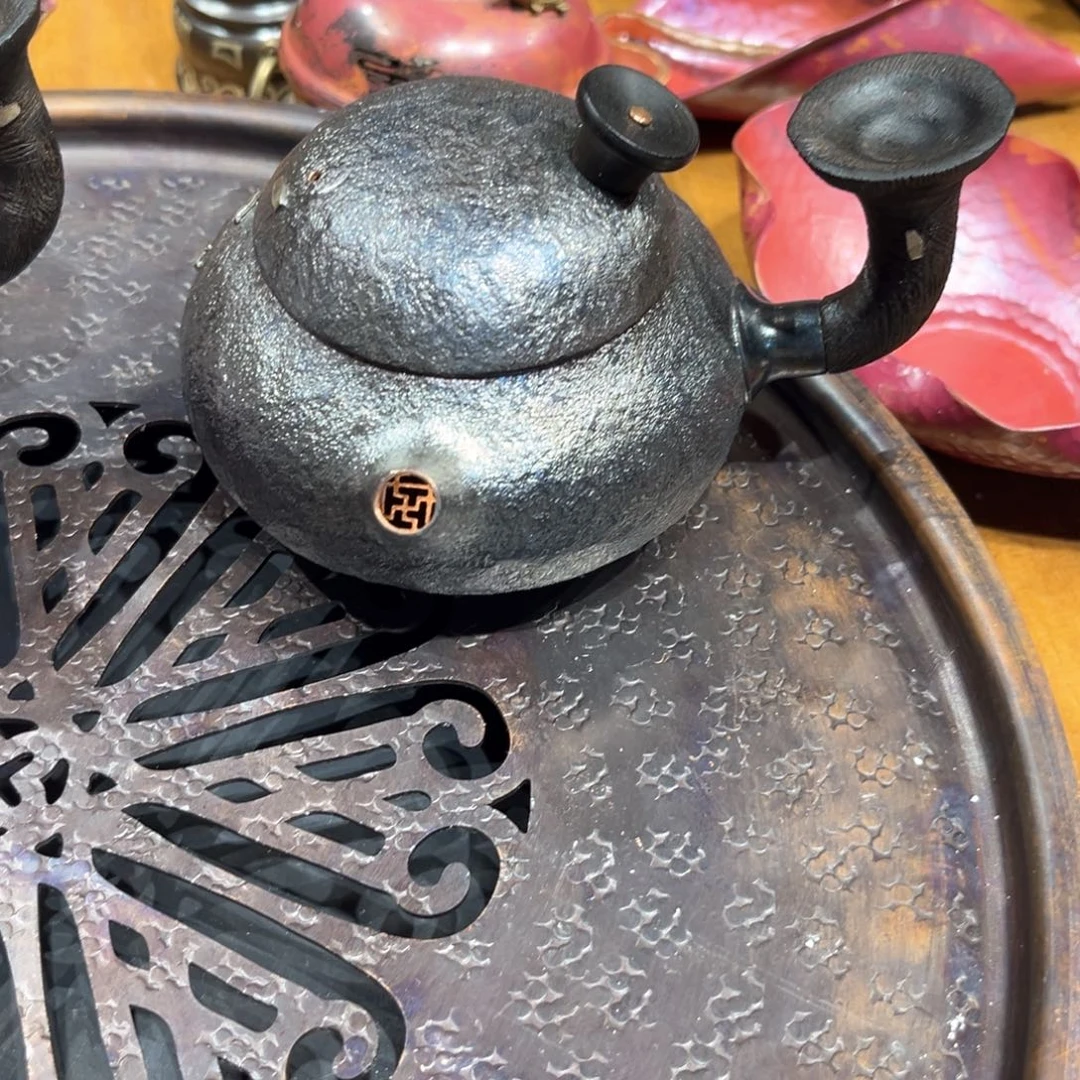 复古容天侧把壶手工锻打工艺