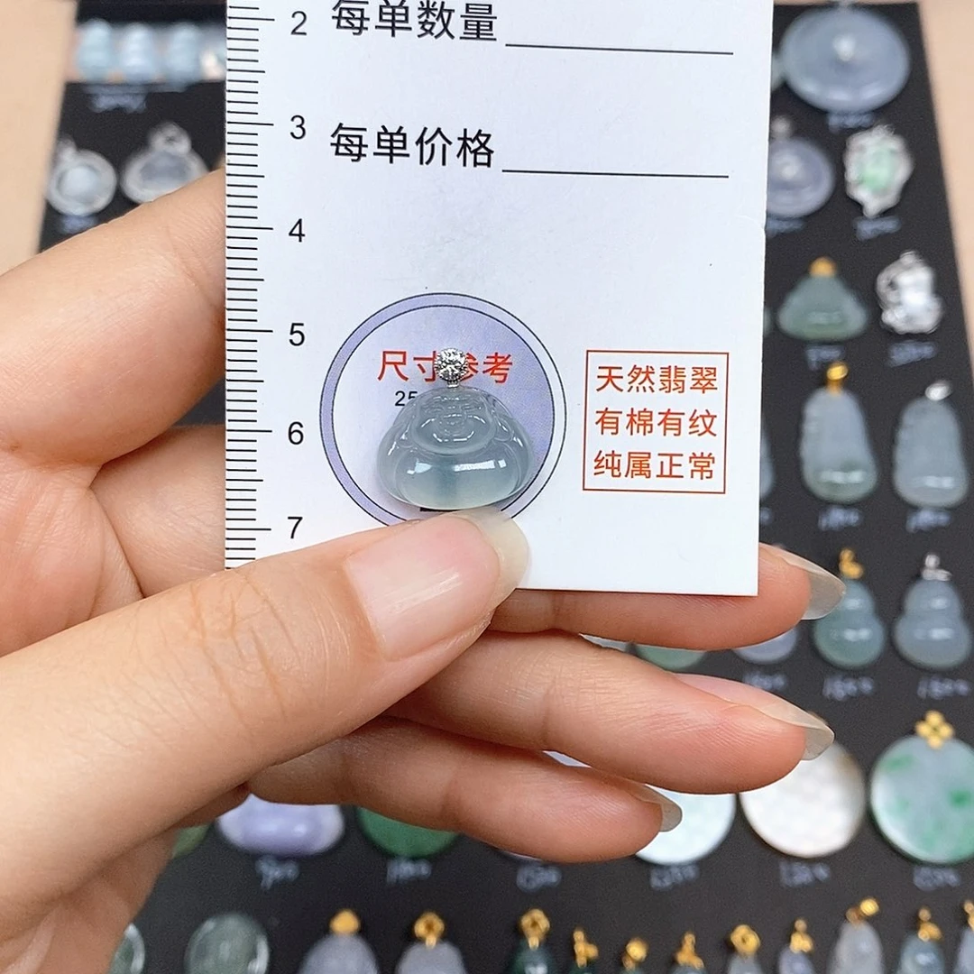 颈饰18K金镶嵌翡翠