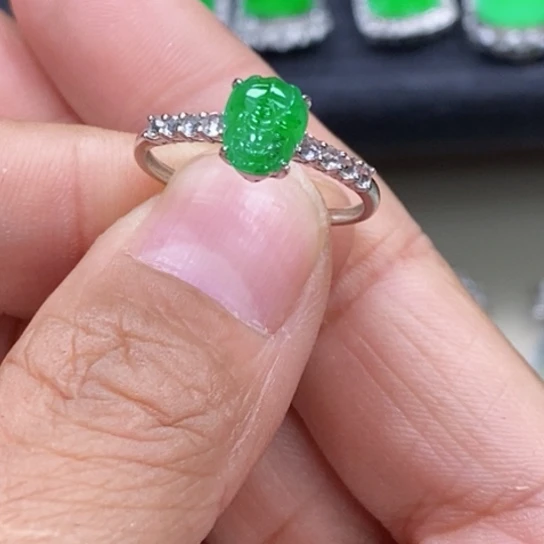 翡翠18K金镶嵌颈饰戒指