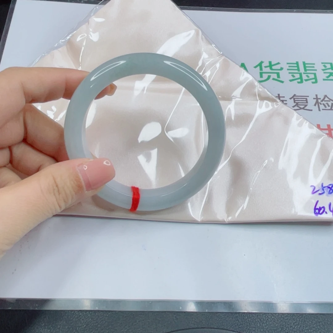 哈***哈翡翠未镶嵌手镯冰胶蓝手镯