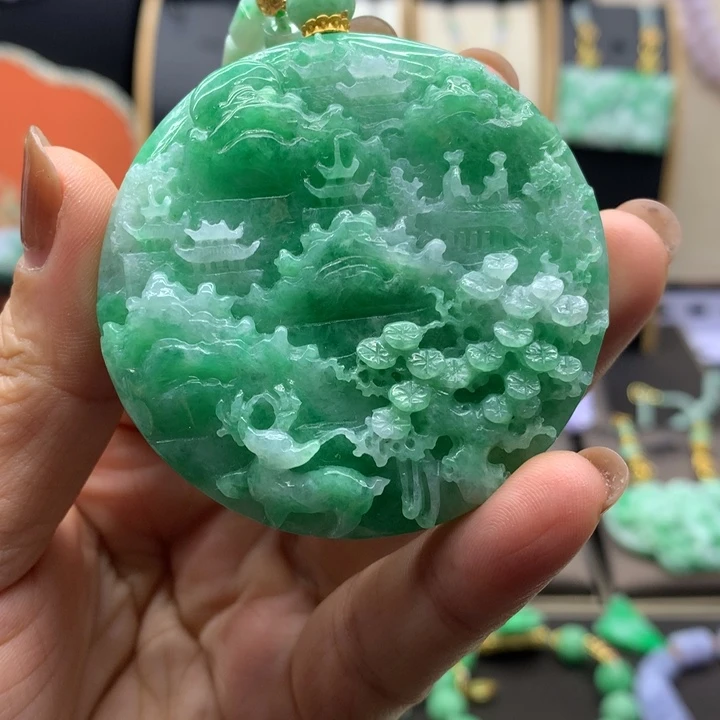翡翠未镶嵌吊坠(赠链)