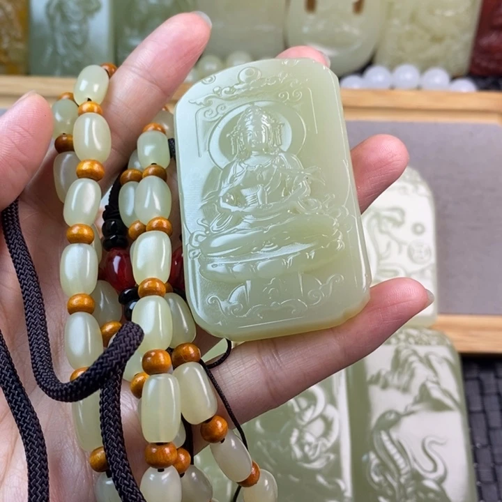 杜***虎昆仑山料方解玉观音