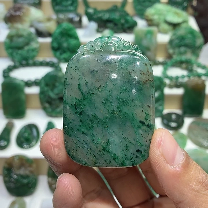 独山玉未镶嵌颈饰四六牌老水洞