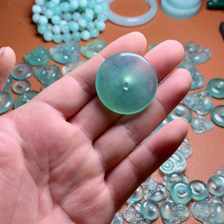 蛇纹石玉未镶嵌吊坠