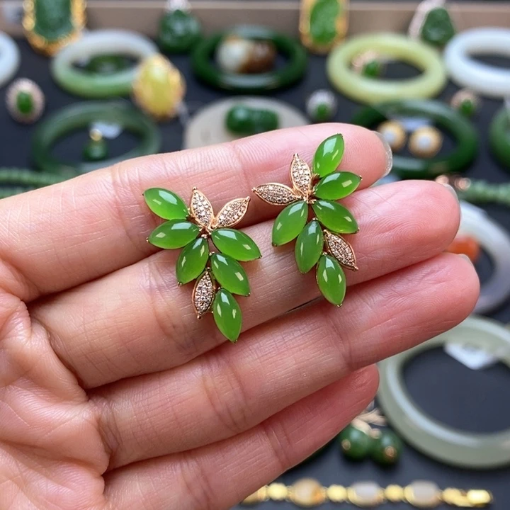 18K金镶嵌和田玉耳饰