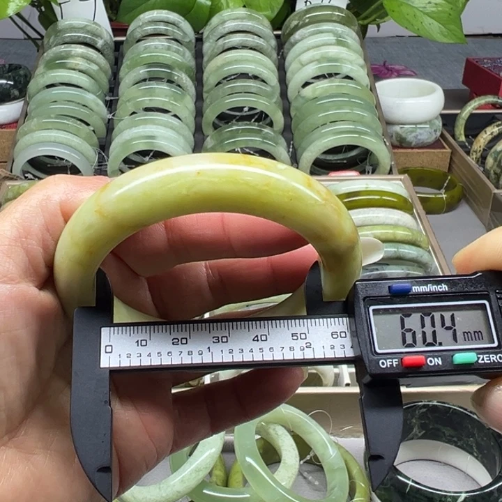 蛇纹石玉未镶嵌手镯18