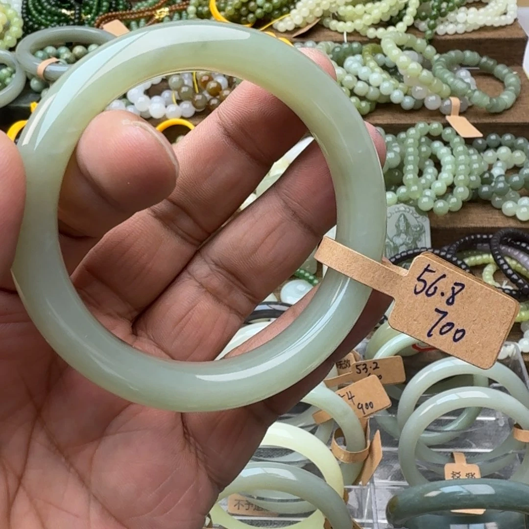 和田玉未镶嵌手镯有纹