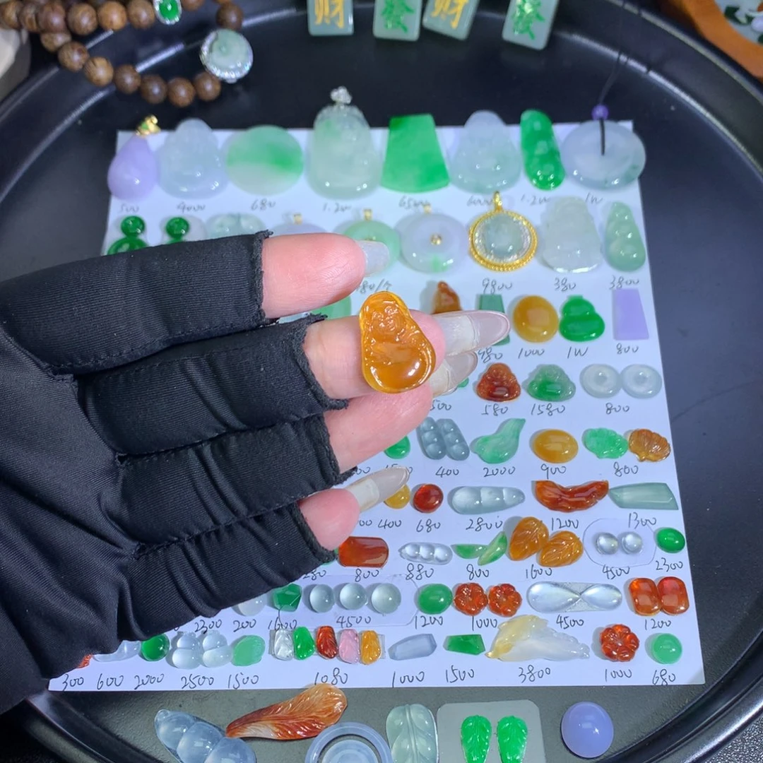 翡翠未镶嵌吊坠(不含链)黄财爷