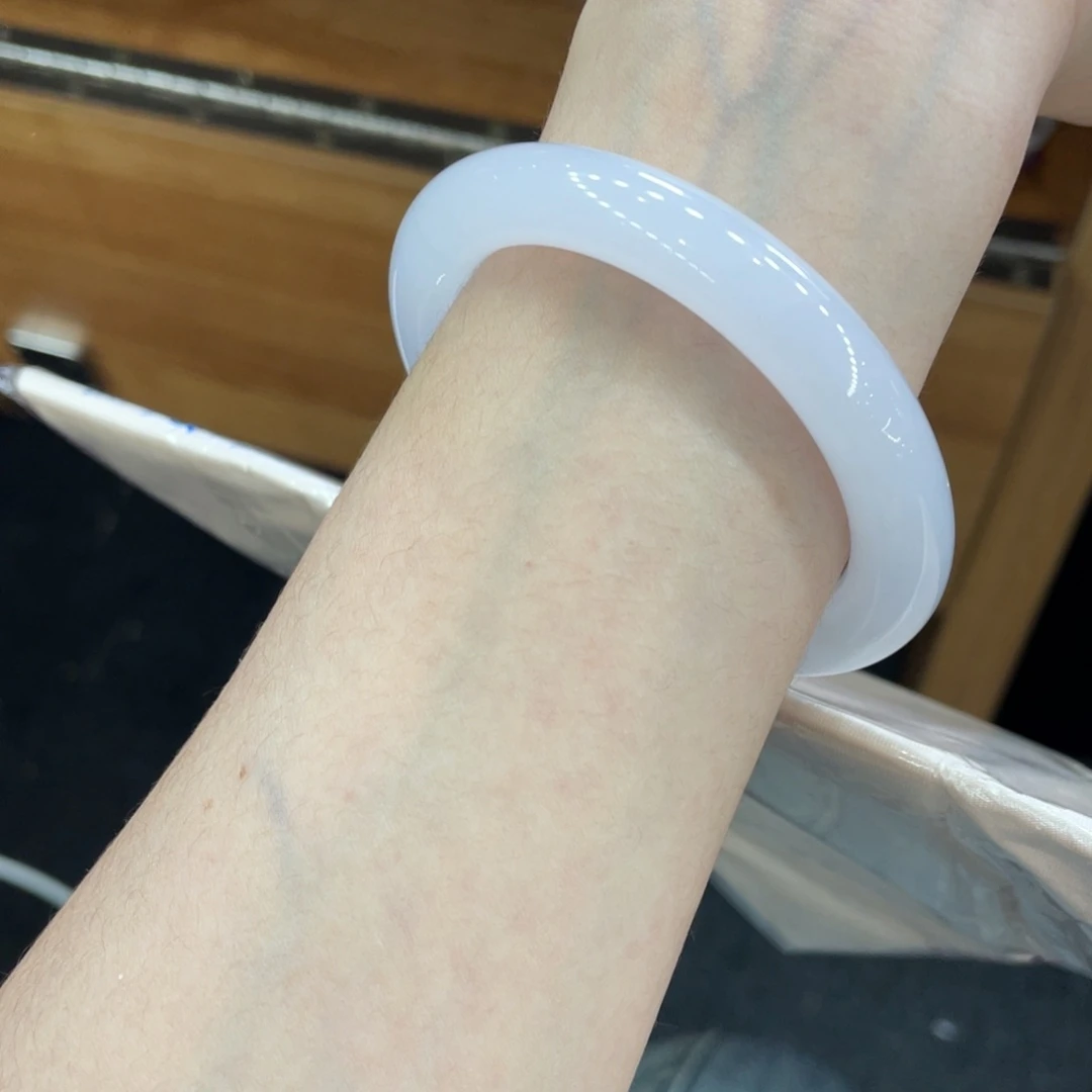 未镶嵌手镯翡翠卡52.3圆条，荔枝肉