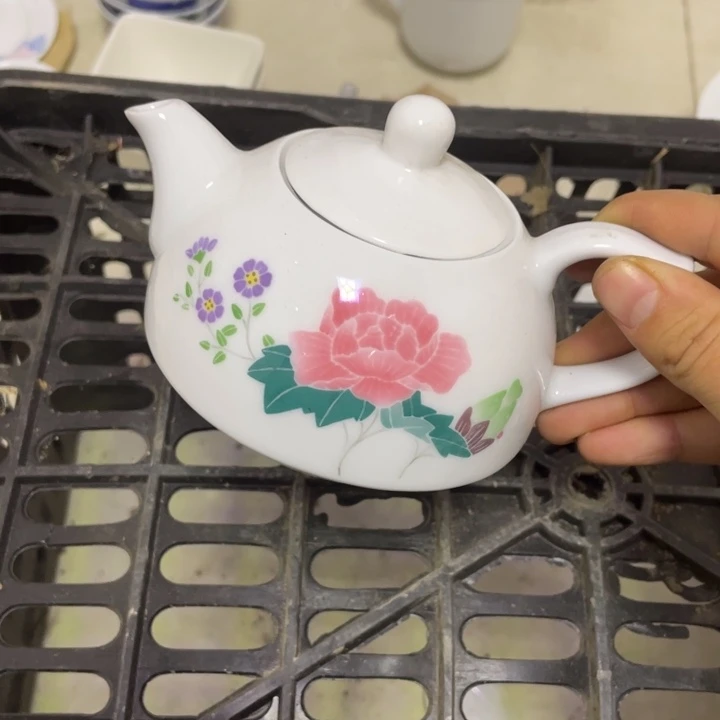 其他盘子碗砂锅都有