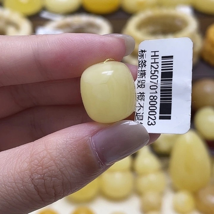 琥珀未镶嵌裸石14.5*15.7mm