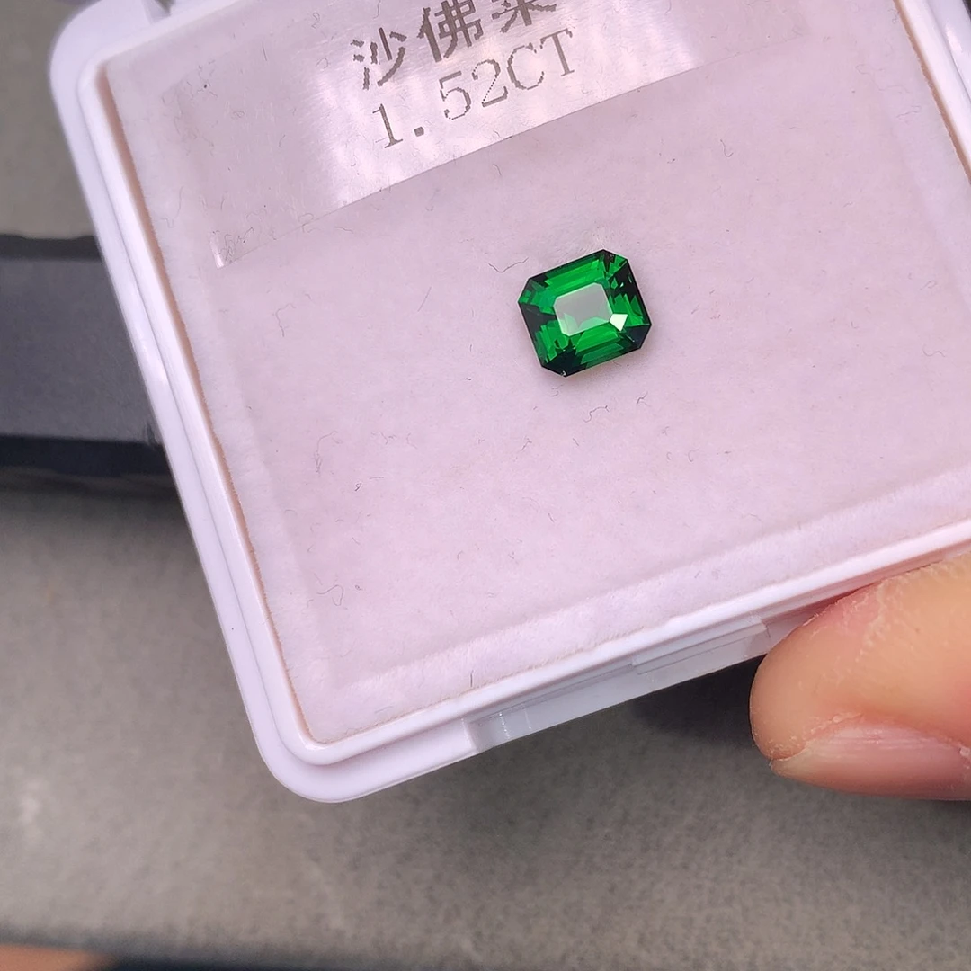 未镶嵌裸石石榴石（沙弗莱）7500