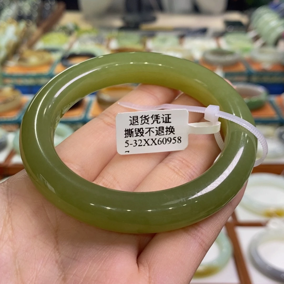 和田玉未镶嵌手镯若羌黄口牛油果绿58/59
