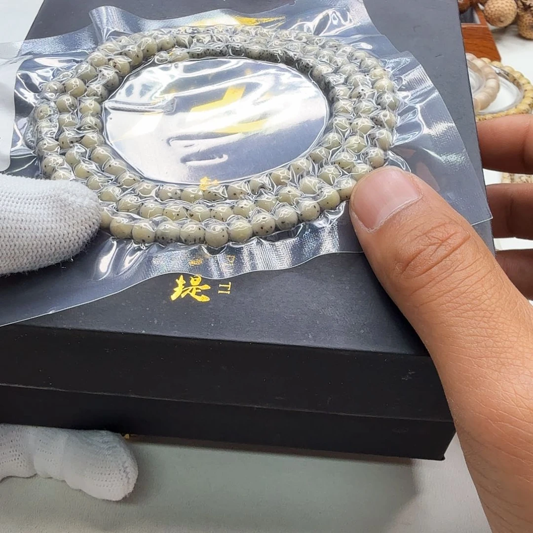 星月菩提吊坠24梵天糯冰绿大眼睛通体6左右圆108