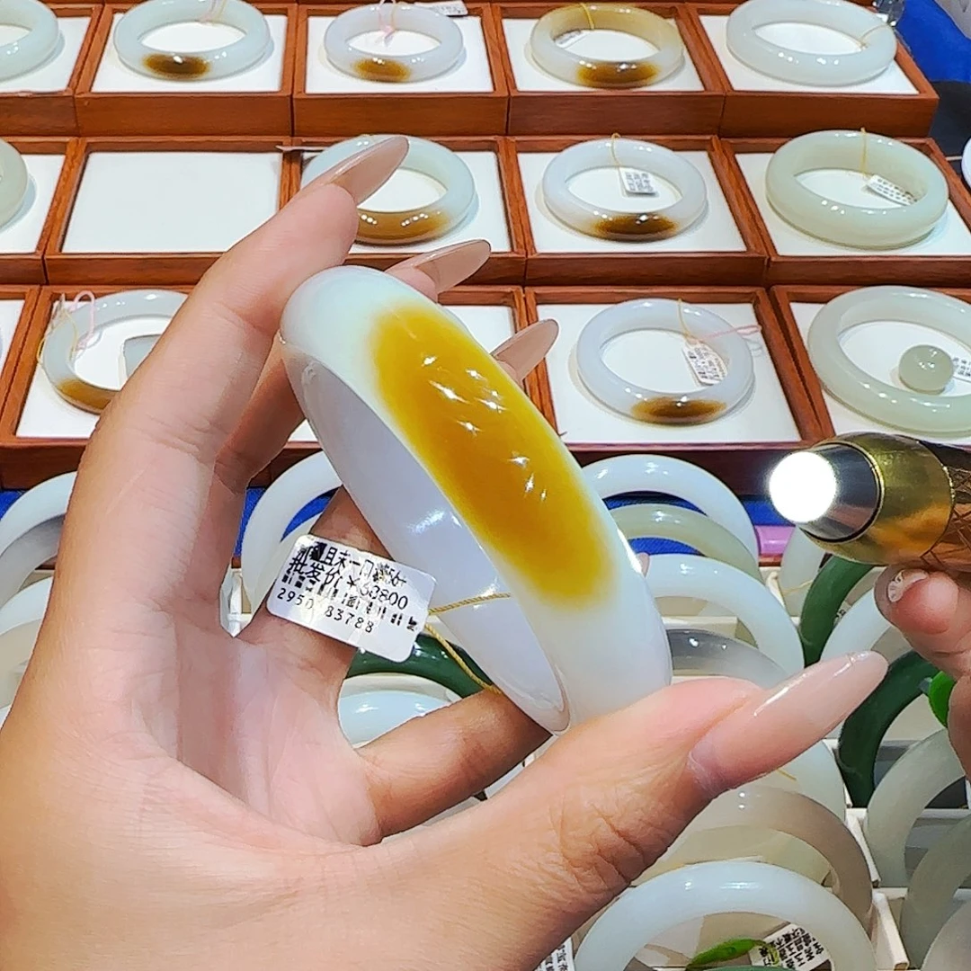 和田玉手镯未镶嵌且末一口糖55 56 57