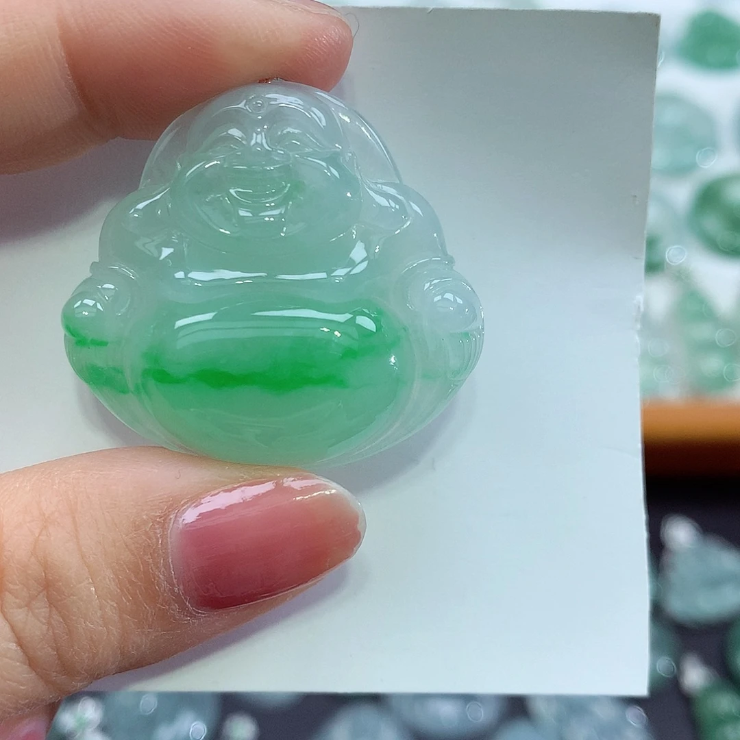 翡翠未镶嵌颈饰佛公