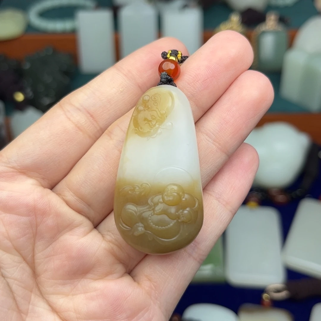 路***腾和田玉未镶嵌颈饰