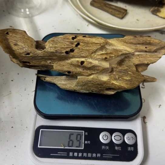 李***飞线香棋楠白棋虫漏原材料