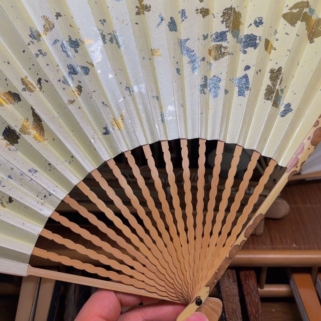 扇子白撒金龙鳞梅妃