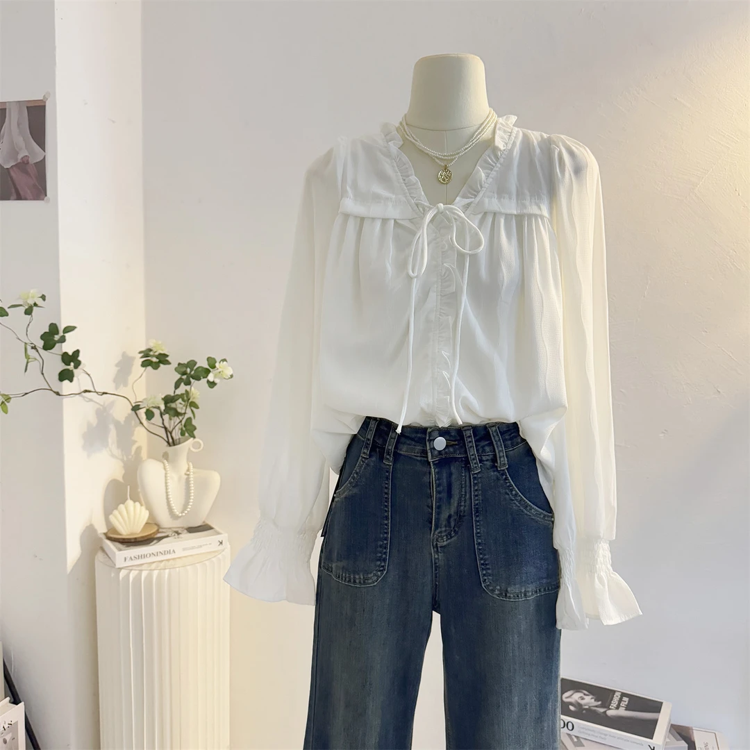 白色系带木耳花边V领长袖衬衫女2025秋季设计感减龄法式小衫上衣