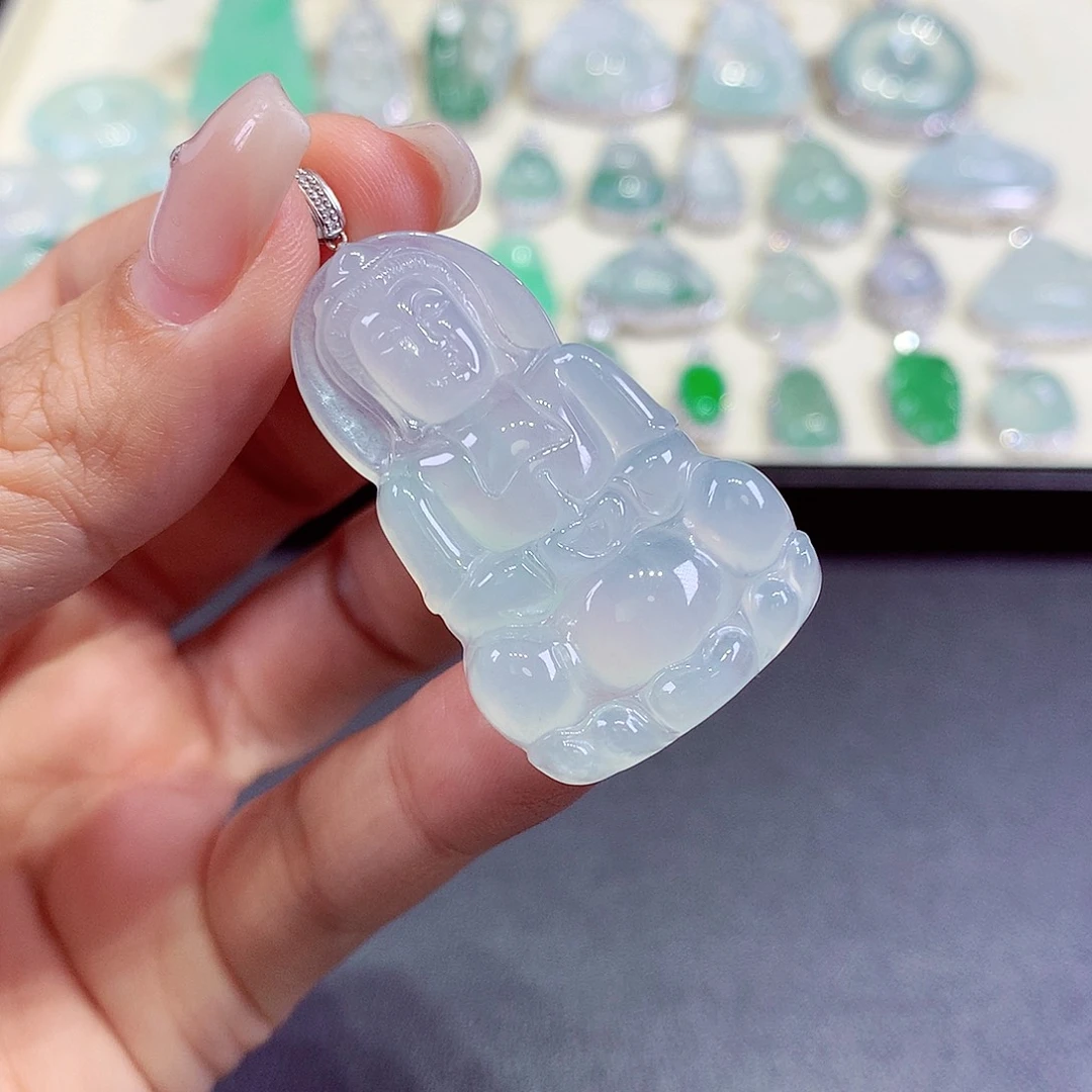 翡翠18K金镶嵌颈饰翡翠