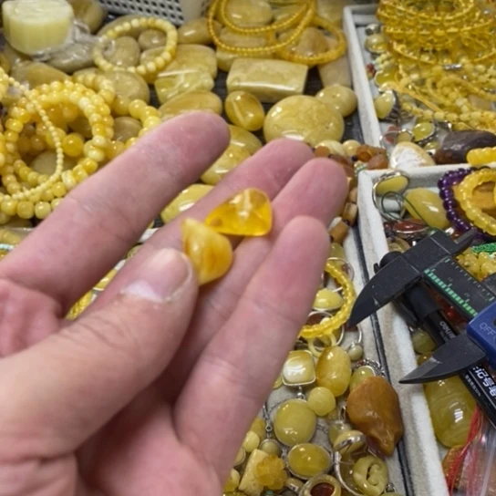 蜜蜡未镶嵌裸石吊坠