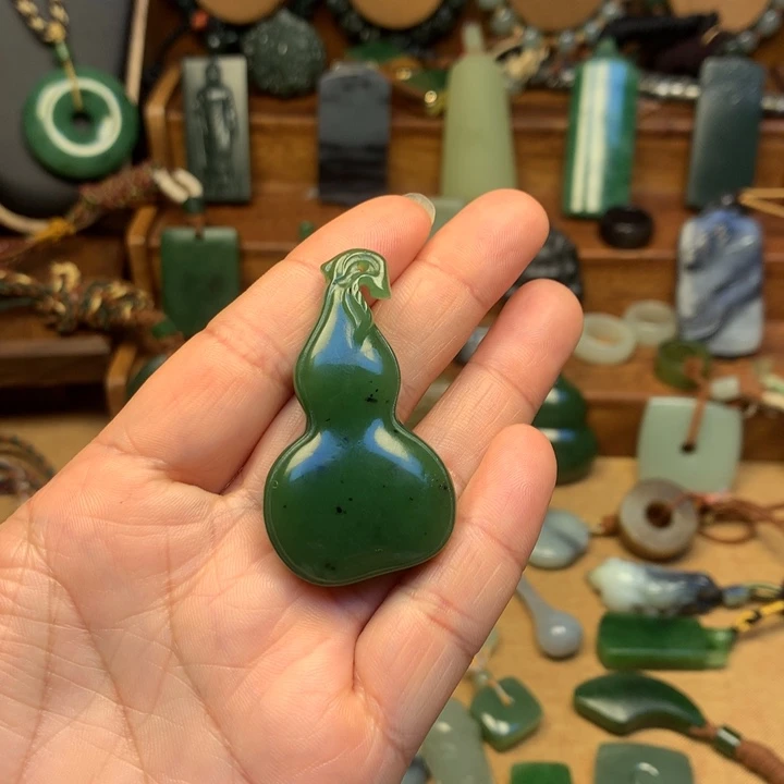 渣***渣和田玉未镶嵌颈饰