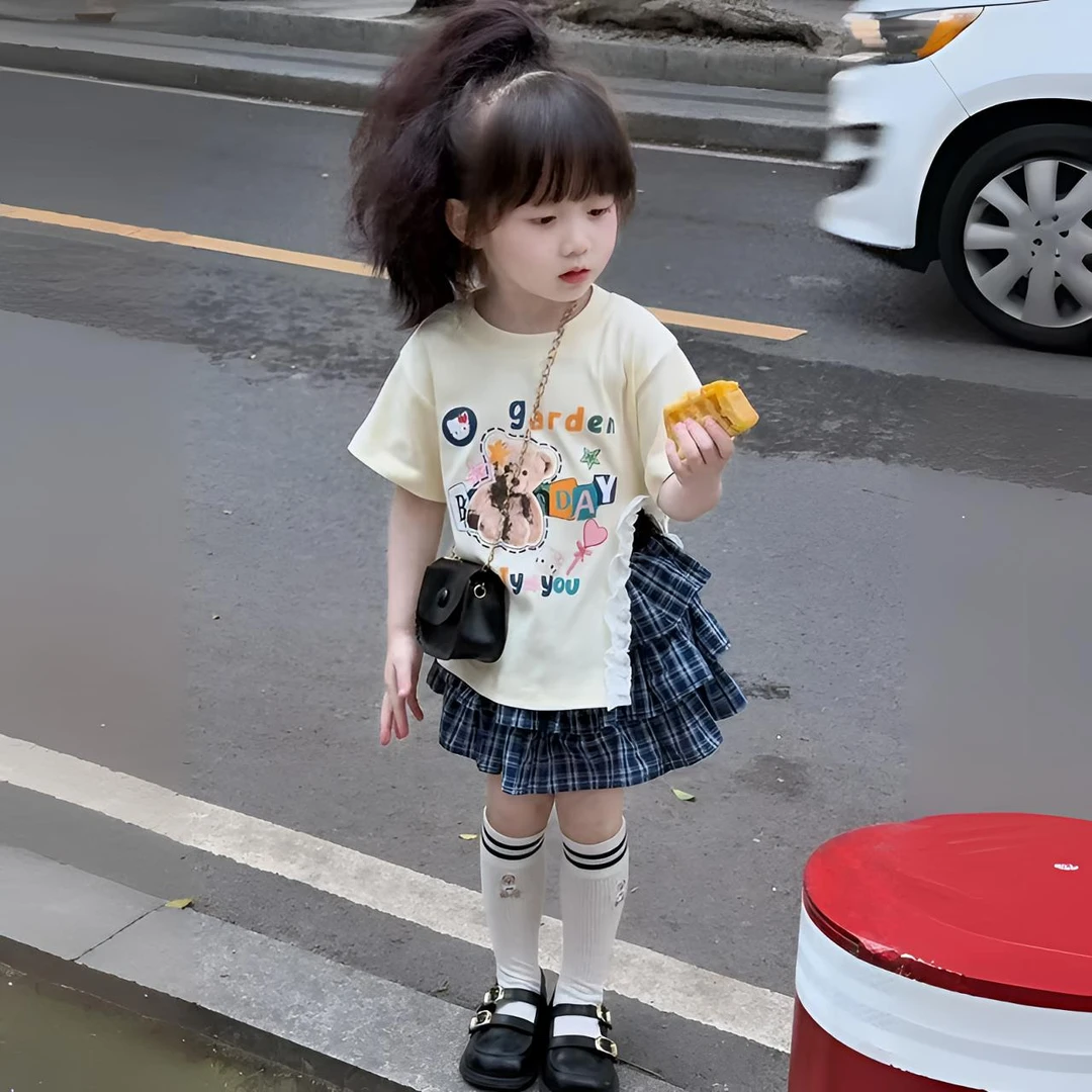 女童套装新2025夏季女童欧若风小熊印花开叉短袖格子百褶裙两件套