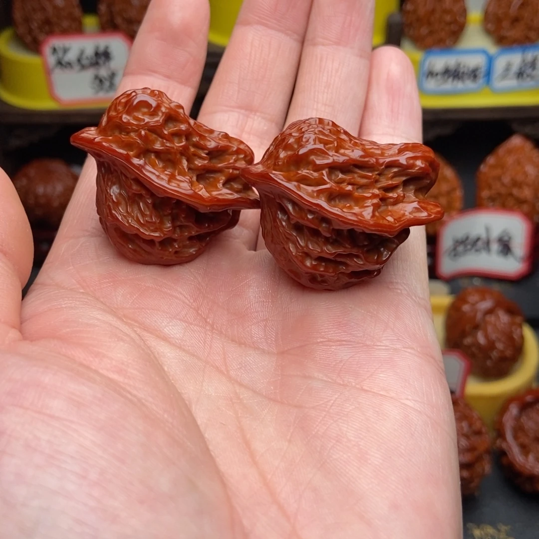 文玩核桃吊坠报喜鸟