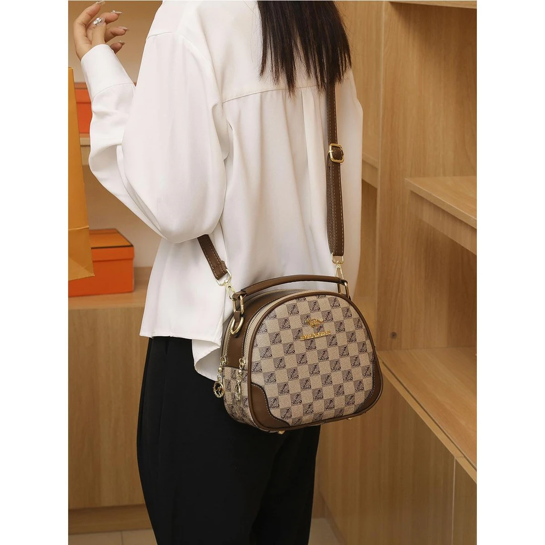 质感包包女新款格子贝壳包字母时尚百搭大容量单肩手提包黑色PU