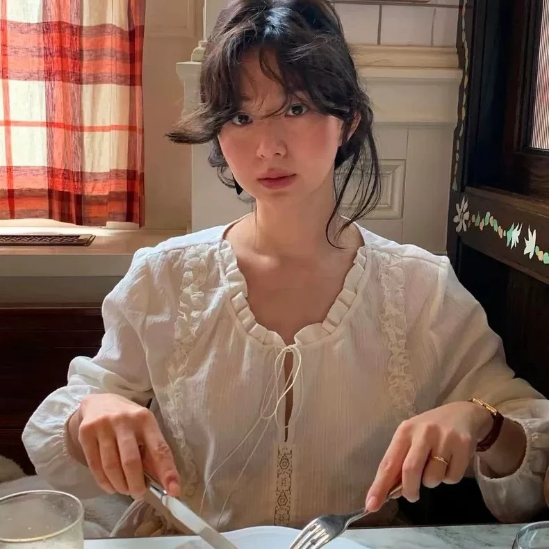 现货2025春季新韩式东大门法式气质纯色花边蕾丝系带衬衫上衣女