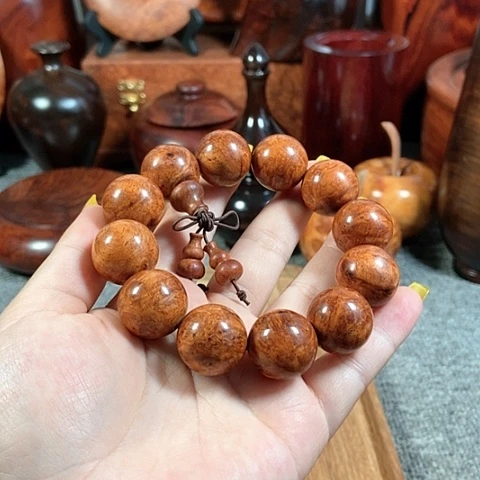【闪购商品】木小**呀缅甸花梨树瘤手串