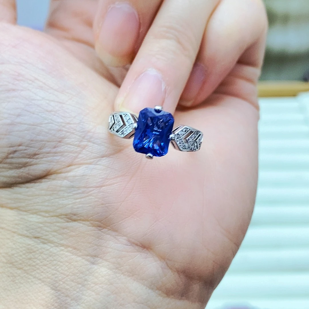 戒指蓝宝石未镶嵌