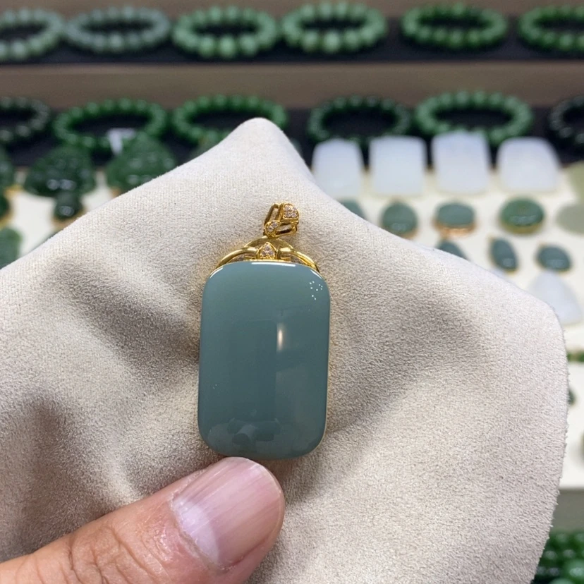 【闪购商品】颈饰18K金镶嵌和田玉（碧玉）清****3