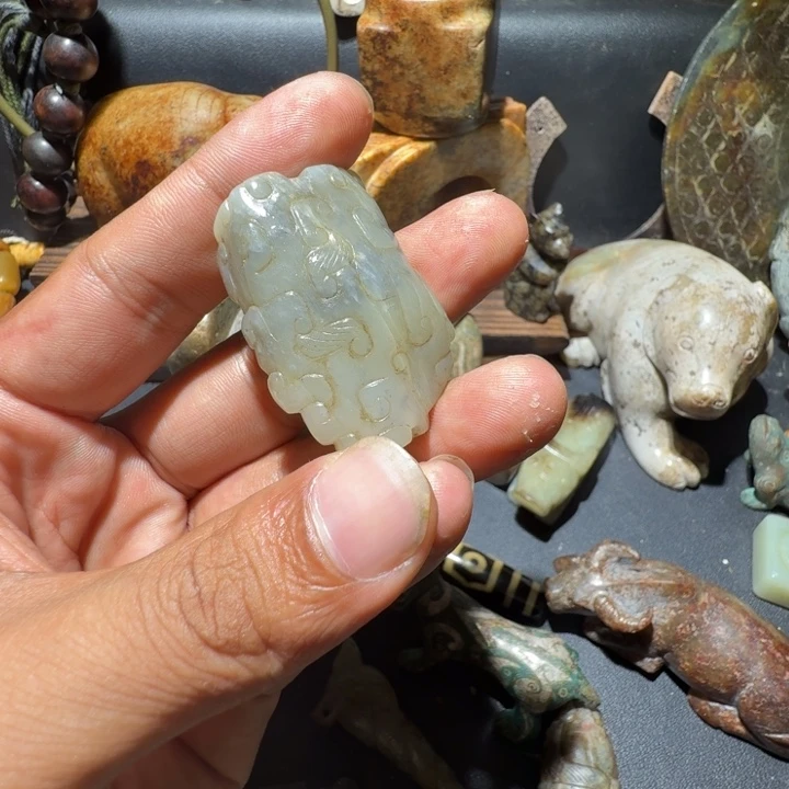 朝***拾和田玉未镶嵌车挂