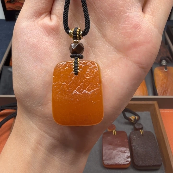 蜜蜡未镶嵌吊坠(赠链)