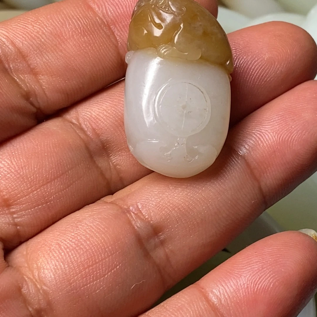 玩***情和田玉（糖玉）未镶嵌颈饰