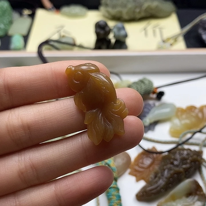 颈饰未镶嵌和田玉孟**你