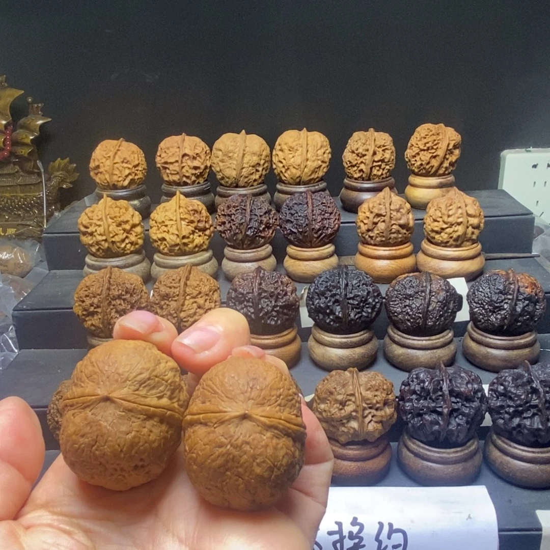 文玩核桃吊坠光头强37