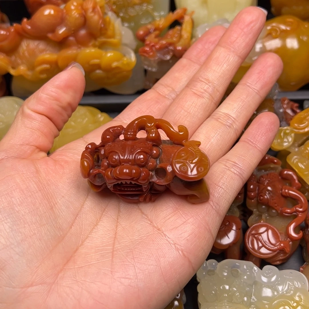 石英质玉（黄龙玉）未镶嵌颈饰