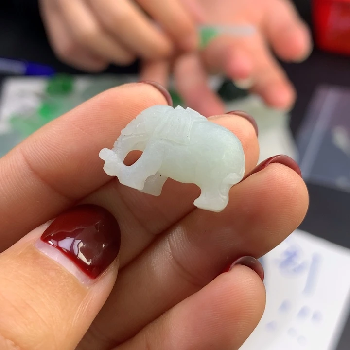 定制翡翠未镶嵌魂大象象