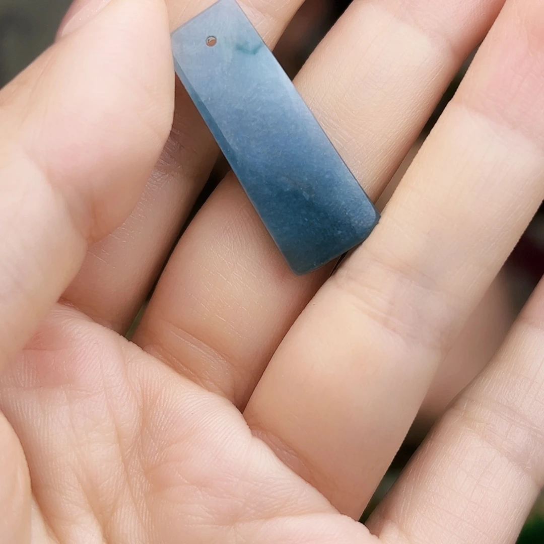翡翠未镶嵌颈饰多样性