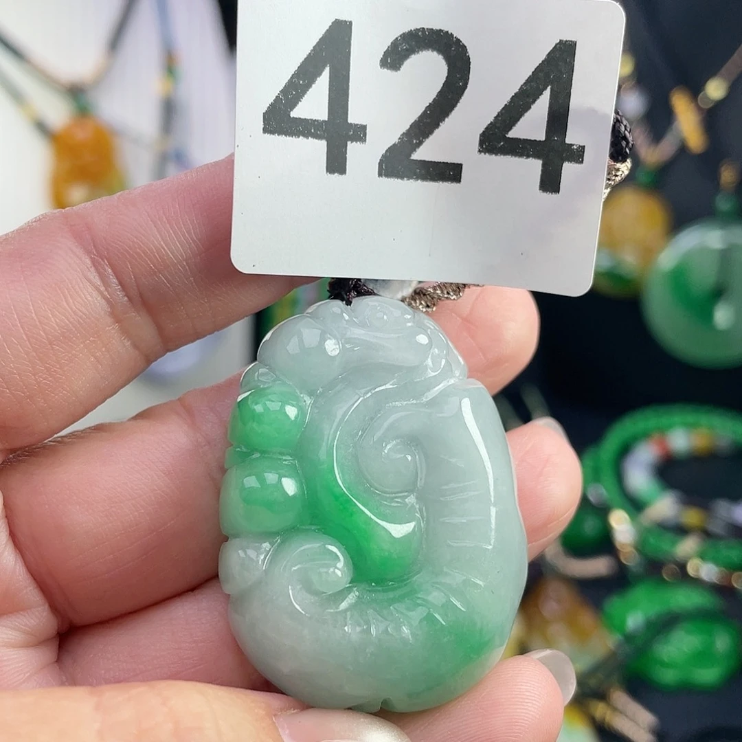 翡翠未镶嵌吊坠(赠链)