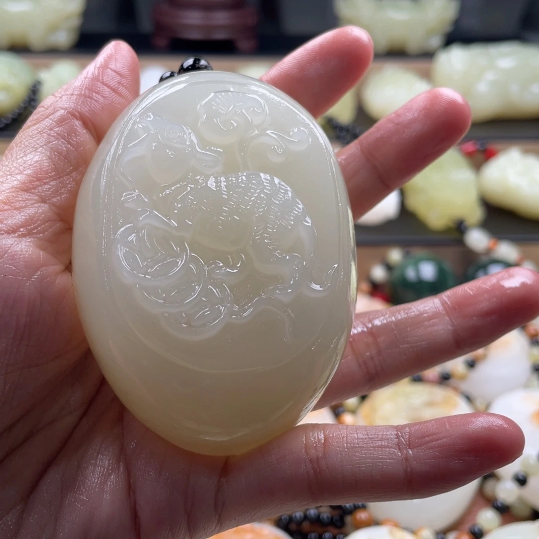 弓***长石材古青石手把件