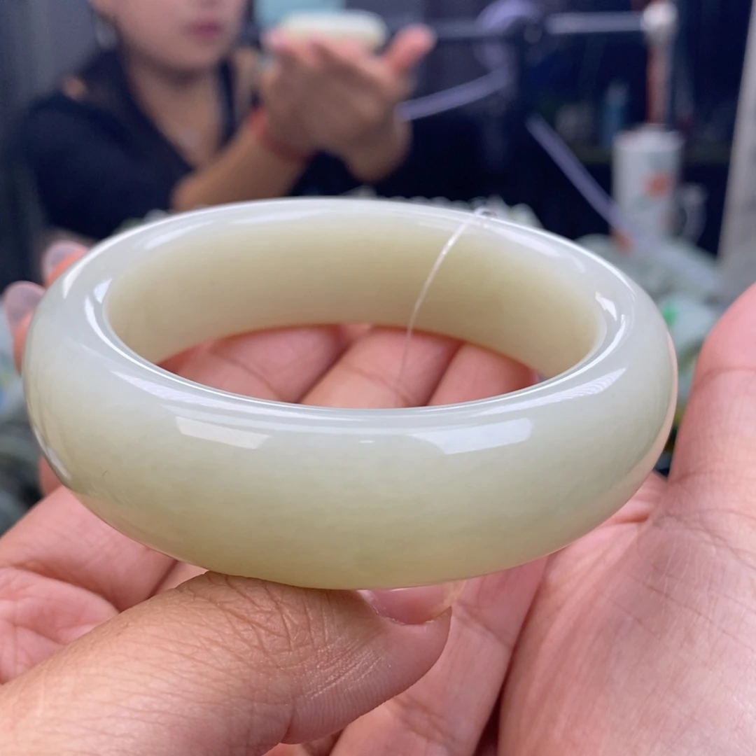 和田玉未镶嵌手镯