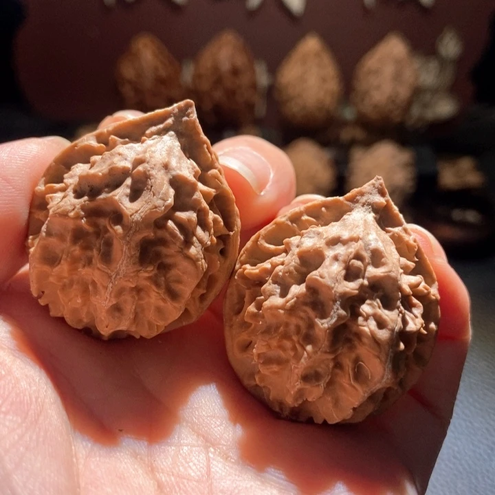 文玩核桃吊坠楸玥核43